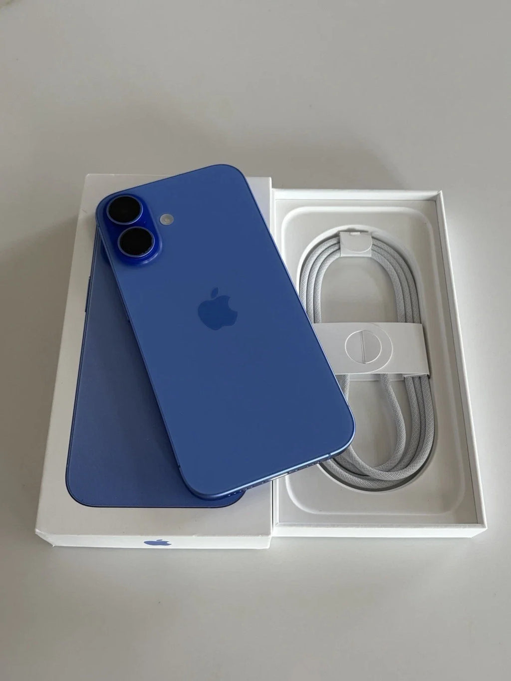 Original iPhone 16 128GB/256GB/512GB ROM 8GB RAM Unlocked 5G Cell Phone iPhone16 Official  Package Looks Like New